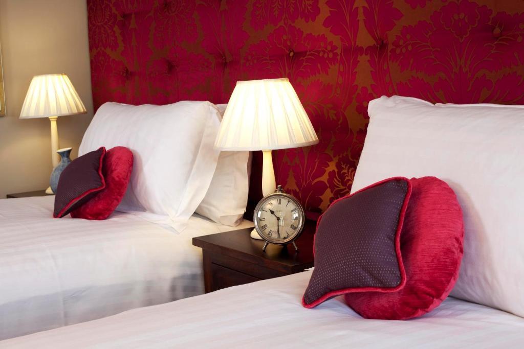 Hotel The Three Crowns Chagford Habitación foto A bedroom at the hotel