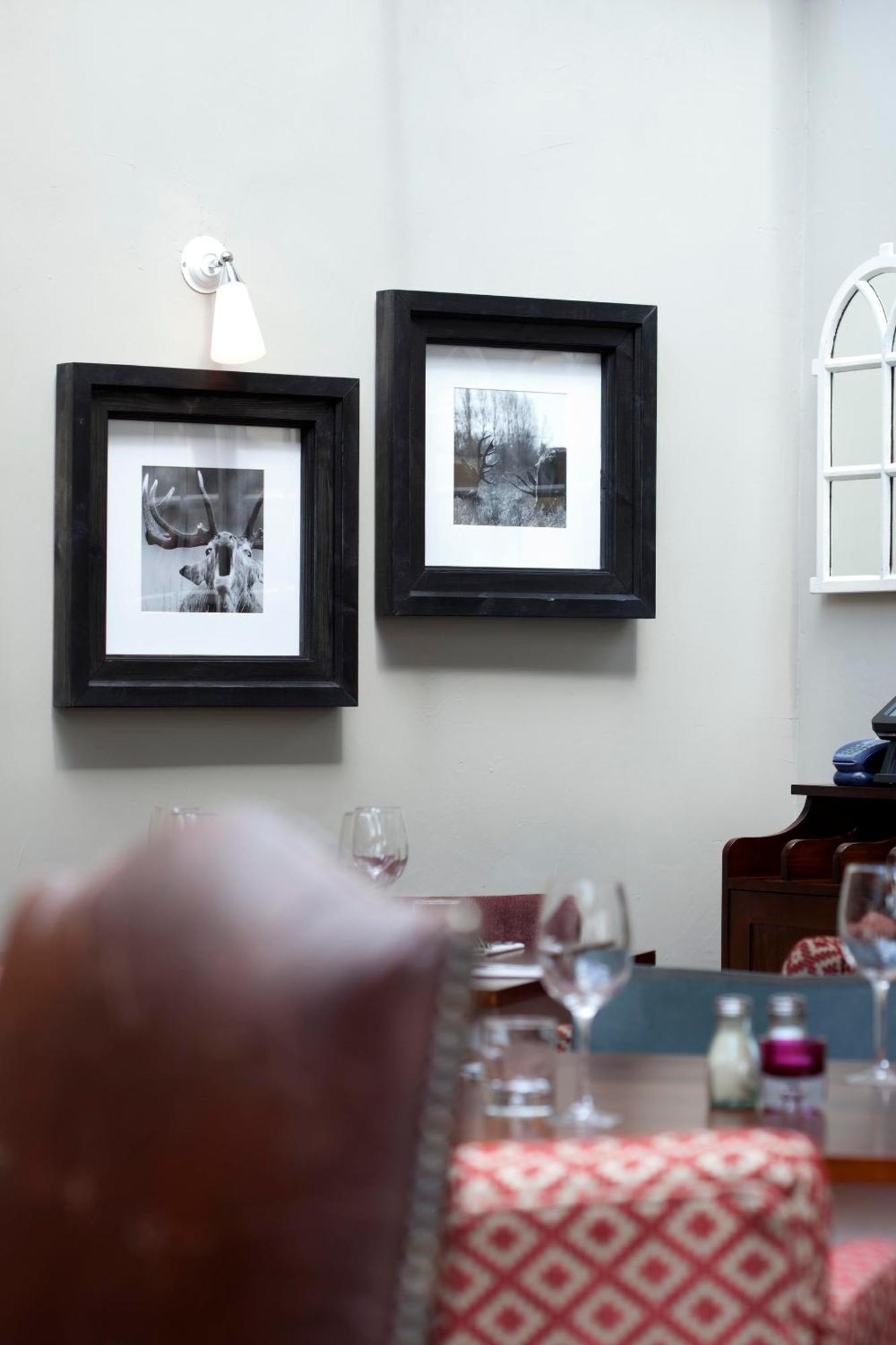 Hotel The Three Crowns Chagford Exterior foto Framed photographs